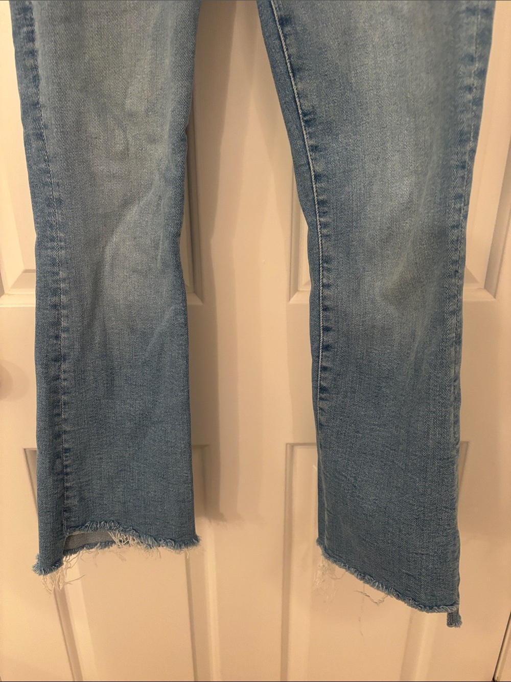 MOTHER Light Blue Cropped Frayed-Hem Jeans - Picture 4 of 12